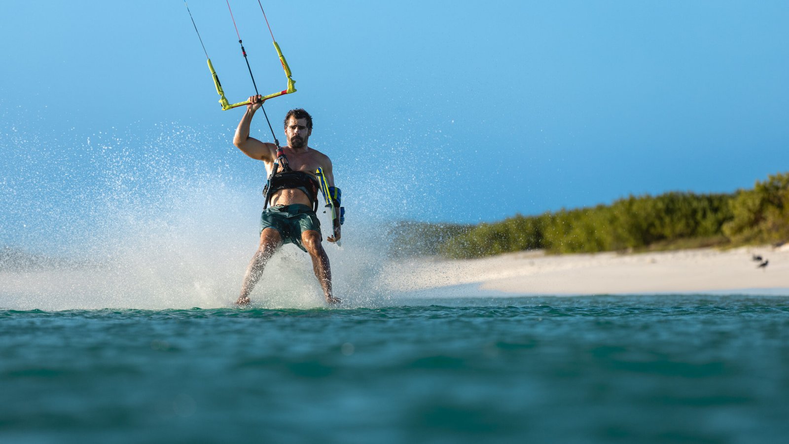 cómo aprender trucos de kitesurf rápidamente