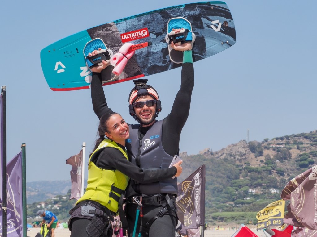 Kitesurf Tarifa 2025: Innovaciones y Sostenibilidad en el Deporte del Futuro 2 P8246695